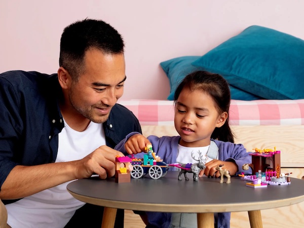 41166 | LEGO Disney Frozen A Aventura em Caravana da Elsa